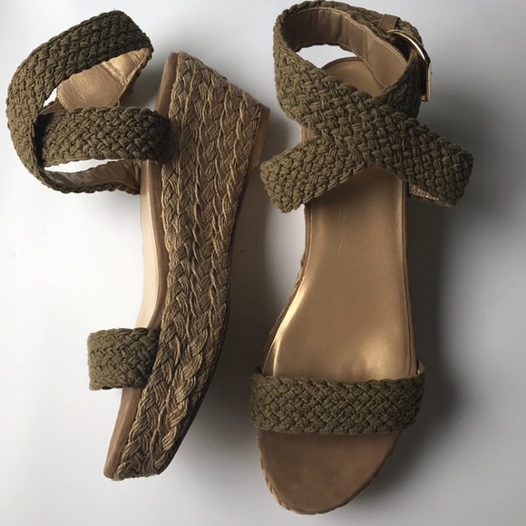 SIZE 9.5 STUART WEITZMAN ALEX LOW WEDGES - Picture 2 of 6